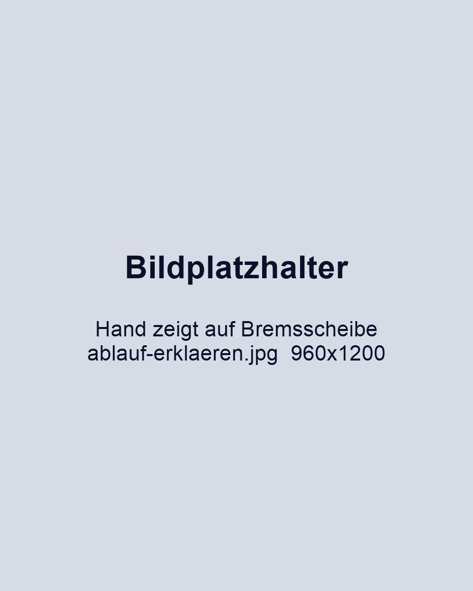 Hand zeigt auf eine abgenutzte Bremsscheibe